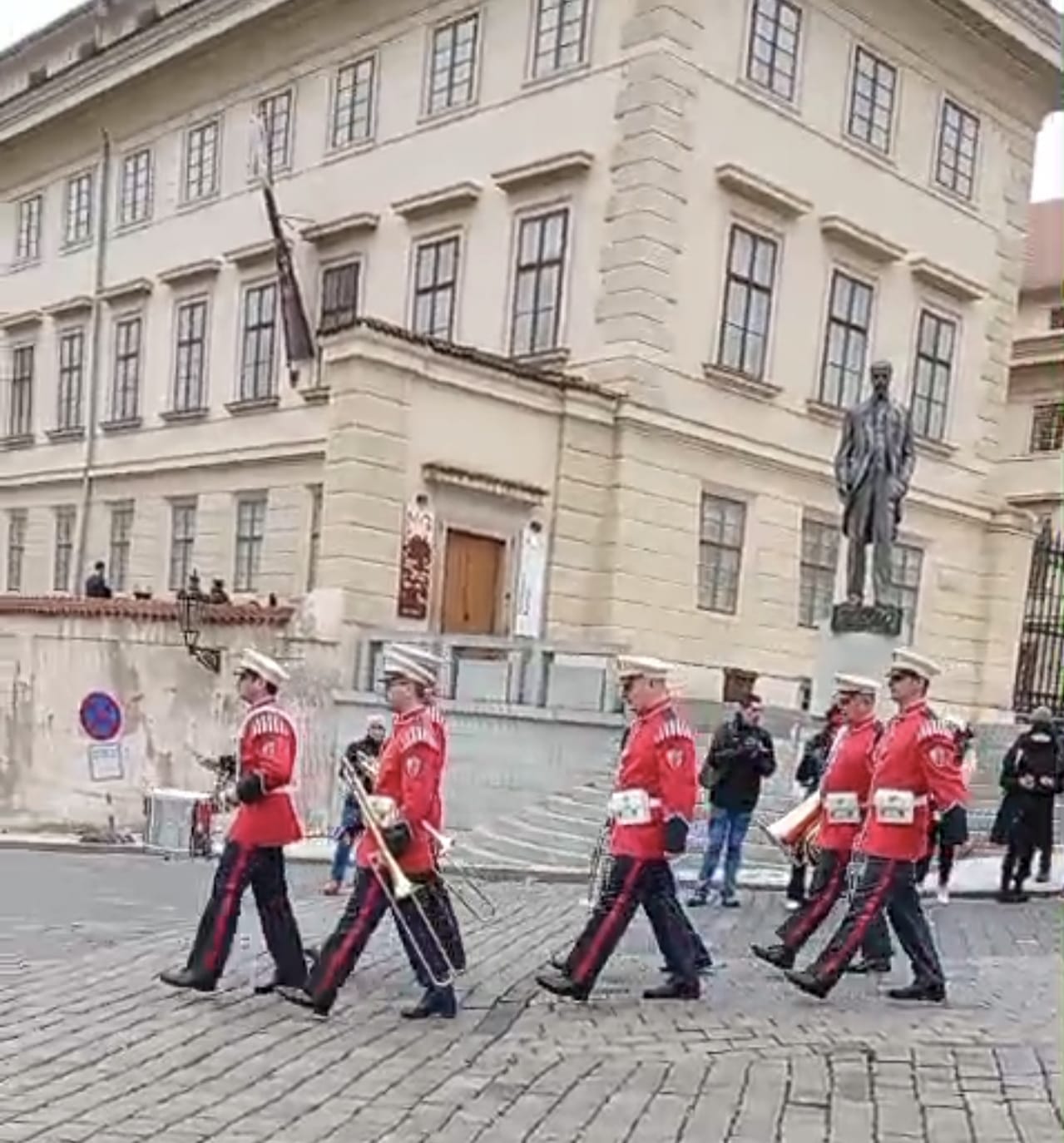 WhatsApp Image 2025-11-24 at 08.41.52